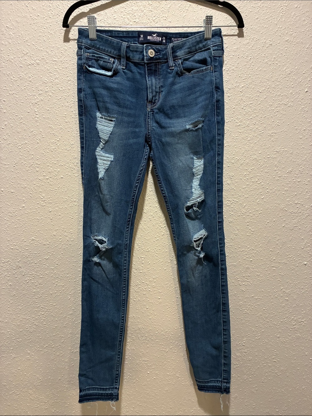Hollister Women's Ripped Skinny Jeans - Medium Blue